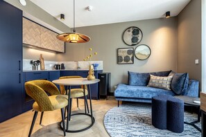 Smart TV - Modern Stay in Historic Delft (Den Haag)