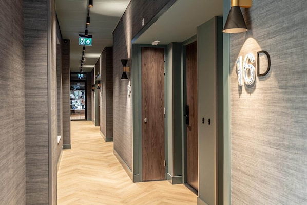 المنشأة من الداخل