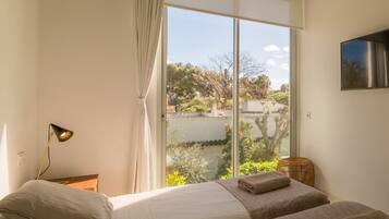 4 slaapkamers, een strijkplank/strijkijzer, gratis wifi