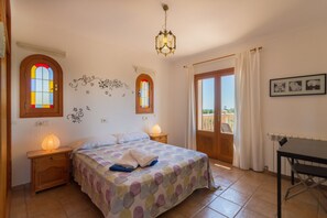 3 bedrooms, desk, iron/ironing board, free WiFi - S'hort Villa with Private Pool (Felanitx)