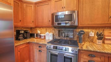 Signature Cabin, 2 Bedrooms, Mountain View, Mountainside | Private kitchen | Coffee/tea maker, toaster, dining tables