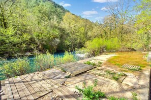 Property grounds - Vintage Retreat by the Vis (Gorniès)
