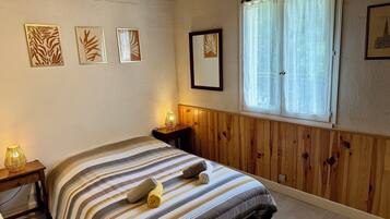 2 chambres, fer et planche à repasser, Wi-Fi, draps fournis