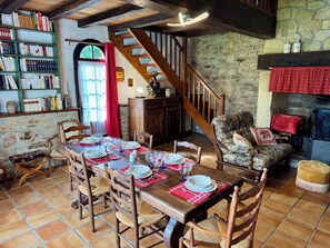 Dining - L'Esprit d'Autrefois - authentic guest house (Cublac)