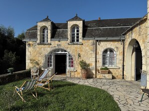Terrace/patio - L'Esprit d'Autrefois - authentic guest house (Cublac)