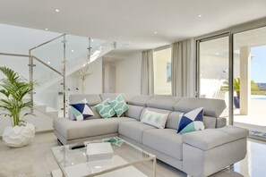 Smart-TV, Kamin, DVD-Player