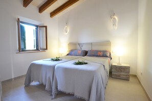 5 bedrooms, iron/ironing board, travel cot, free WiFi - Son Palanca with Private Pool & Garden (Sineu)