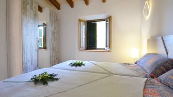 5 bedrooms, iron/ironing board, internet