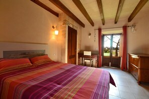 5 camere, ferro/asse da stiro, culla da viaggio, Wi-Fi gratuito