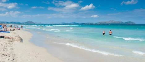 Una spiaggia nelle vicinanze