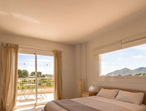 4 chambres, fer et planche à repasser, accès Internet