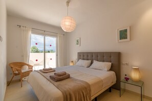 4 bedrooms, iron/ironing board, free WiFi