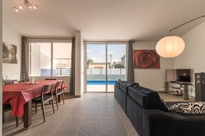 TV connectée, cheminée, lecteur de DVD