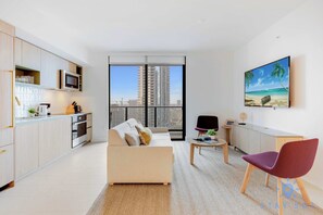 TV, offices - Cozy Apartment 2BR - Gym & Pool (Miami)