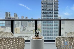 Interior - 2BR Complete Apt w/ Gym, Pool & Balcony (Miami)