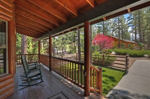 Cabane Signature, 3 chambres, cheminée, vue montagne | Vue de la chambre