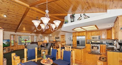 Teakwood Cozy Wood Cabin with Fireplace