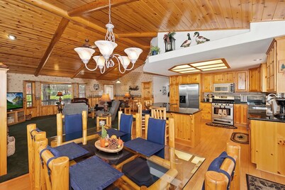 Teakwood Cozy Wood Cabin with Fireplace