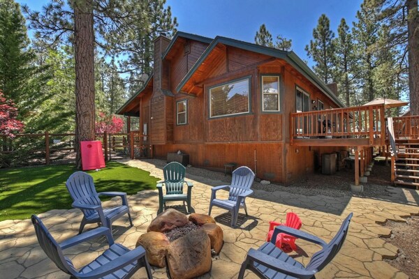 Teakwood Cozy Wood Cabin With Fireplace - California