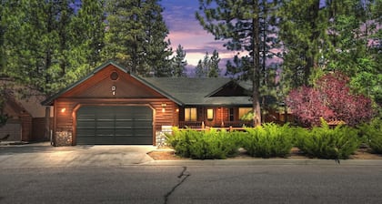 Teakwood Cozy Wood Cabin with Fireplace