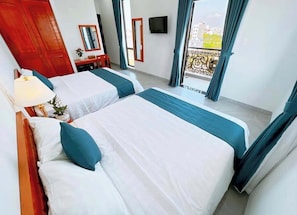 Basic Quadruple Room | Free WiFi - Blue Ocean Hotel Phan Thiet - BAY LUXURY (Phan Thiet)
