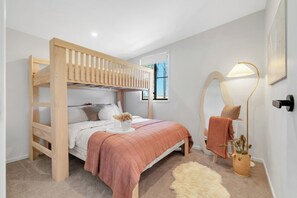 2 chambres, fer et planche à repasser, Wi-Fi gratuit, draps fournis