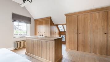 6 bedrooms, iron/ironing board, travel cot, free WiFi