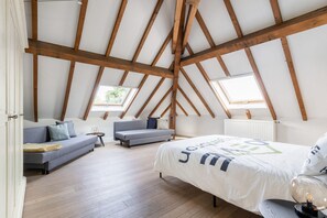 6 soverom, strykejern/-brett, reiseseng for barn og wi-fi (inkludert)