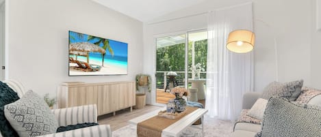 Smart TV, fireplace