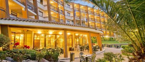 تناول الطعام بالخارج