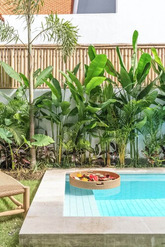 Tropical & Modern 3BR Villa - Central Canggu Beach