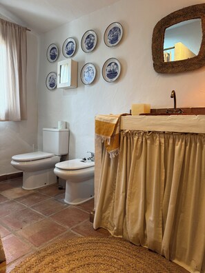 Doccia, asciugacapelli, bidet, asciugamani