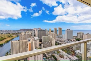 Property grounds - @ Marbella Lane - Wind'kissed Oceanfront Seascape (Honolulu)
