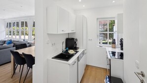 Coffee/tea maker, fridge, stovetop, dishwasher - Moderne Wohnung mit Terrasse. (Schneverdingen)