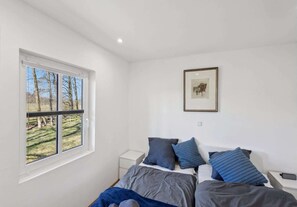 2 bedrooms, travel cot, free WiFi