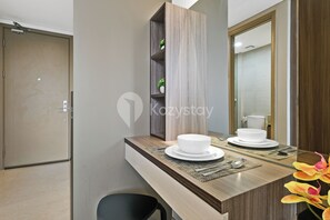 Lägenhet - 1 kingsize-säng - utsikt mot staden | Matsal