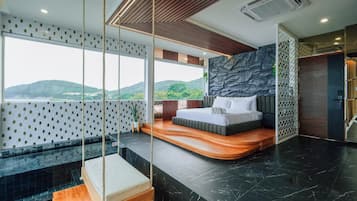 Grand Ocean View | Free minibar, in-room safe, individually decorated, free WiFi