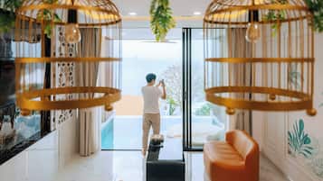 Luxe kamer | Een gratis minibar, een kluis op de kamer, individueel gedecoreerd