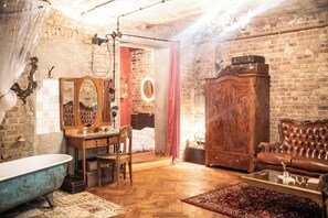 1 bedroom, WiFi, bed sheets - Poetic Studio with Garden (Berlin)
