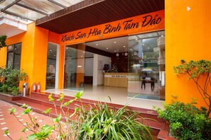Front of property - Hoa Binh Tam Dao Hotel (Tam Dao)