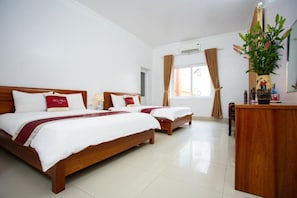 Escritorio, cortinas blackout, wifi gratis y ropa de cama 