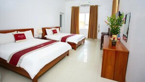 Deluxe Quadruple Room | Desk, blackout drapes, free WiFi, bed sheets - Hoa Binh Tam Dao Hotel (Tam Dao)
