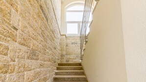 A stone staircase with a metal railing, leading to a window with a view of the sky. - Villa Tina Pula, Šišan, 3.8km from beach, modern mediterranean, pool, grill (Šišan)