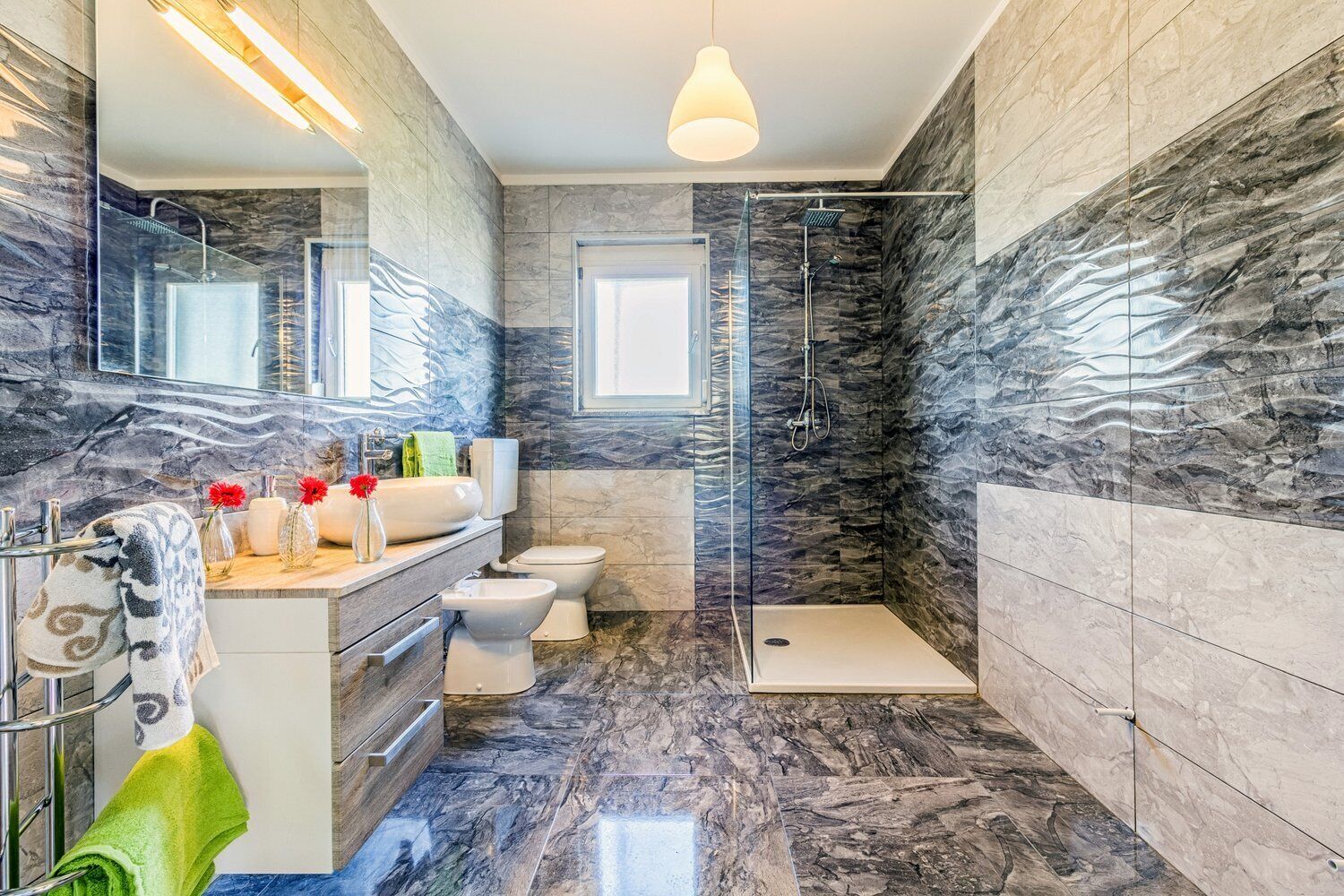 Dusche, Haartrockner, Bidet, Handtücher