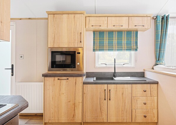 Fridge, oven, stovetop, toaster - Gold Accessible 2 Bed (Clarach)