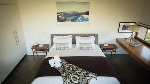 3 bedrooms, desk, iron/ironing board, WiFi