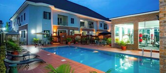 D'Stolz Villa and Hospitality