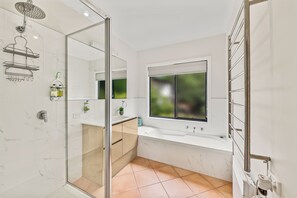 Hair dryer, towels - Tyntynder Garden Cottage 3 (Alpine)