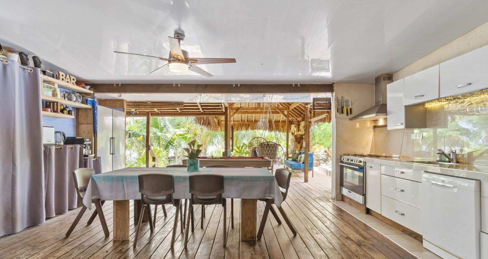 Kylskåp, mikrovågsugn, ugn och spishäll