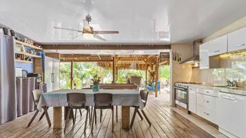 KylskÄp, mikrovÄgsugn, ugn och spishÀll